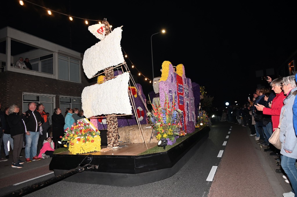 ../Images/Verlicht bloemencorso 2025 043.jpg
